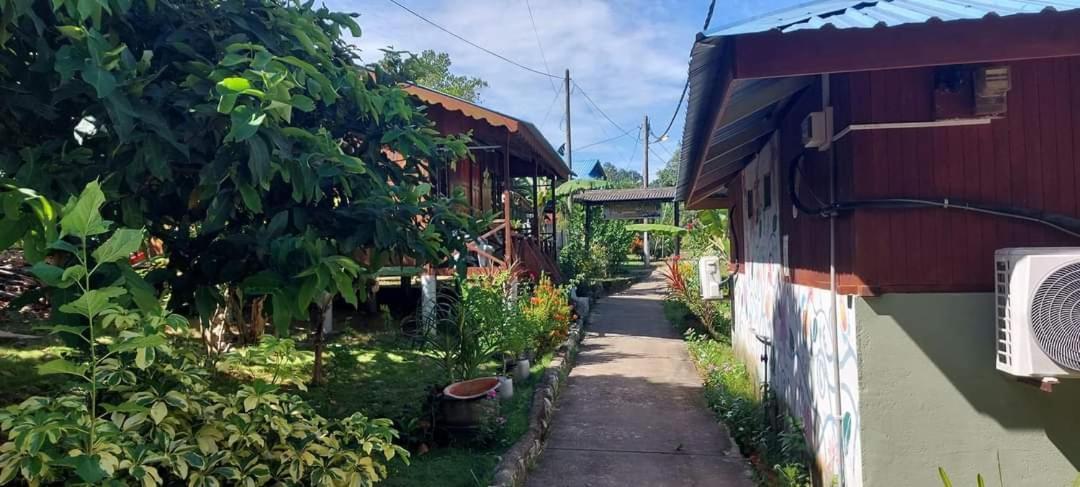 Ella'S Place Salang Tioman Kampong Ayer Batang Bagian luar foto