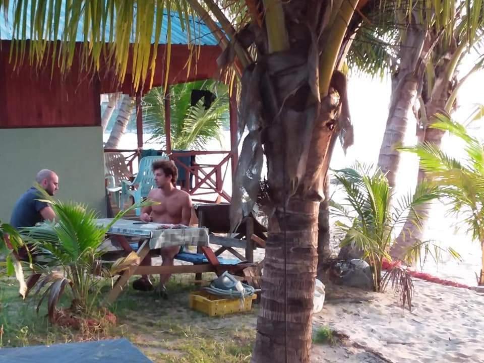 Ella'S Place Salang Tioman Kampong Ayer Batang Bagian luar foto